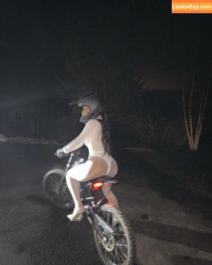 Kim Kardashian photo #3961