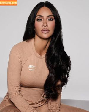 Kim Kardashian photo #3973