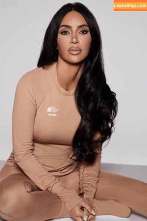 Kim Kardashian photo #3974