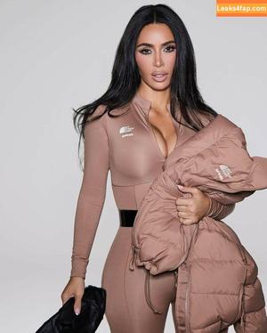 Kim Kardashian photo #3980