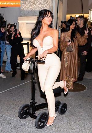 Kim Kardashian photo #3986