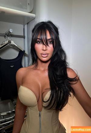 Kim Kardashian photo #3987