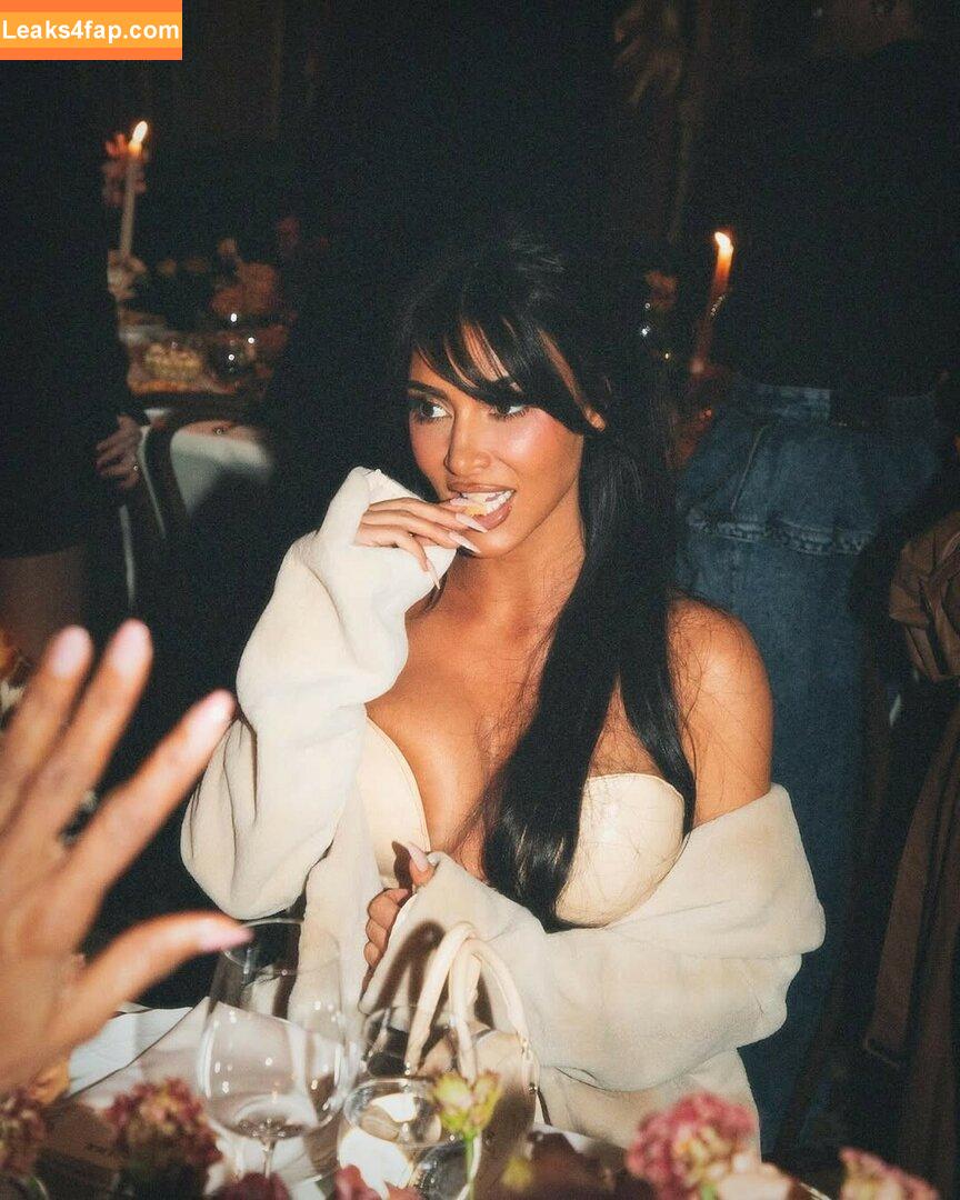 Kim Kardashian / KimKardashian / kimkadarshian leaked photo photo #4000