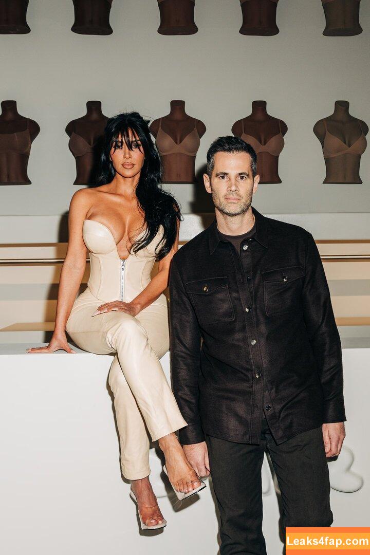 Kim Kardashian / KimKardashian / kimkadarshian leaked photo photo #4004