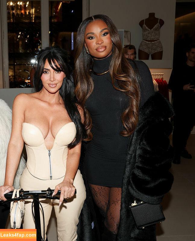 Kim Kardashian / KimKardashian / kimkadarshian leaked photo photo #4008