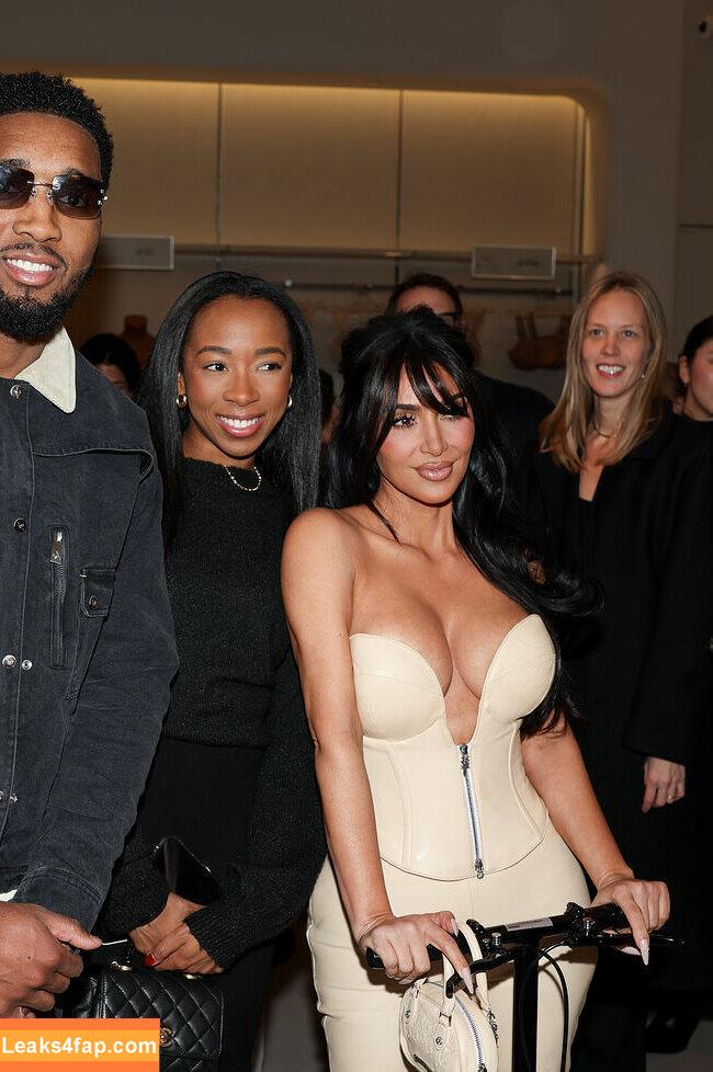 Kim Kardashian / KimKardashian / kimkadarshian leaked photo photo #4011