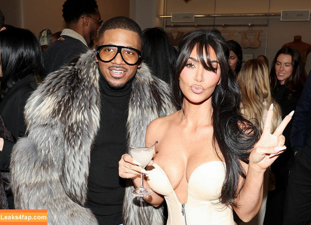 Kim Kardashian / KimKardashian / kimkadarshian leaked photo photo #4013