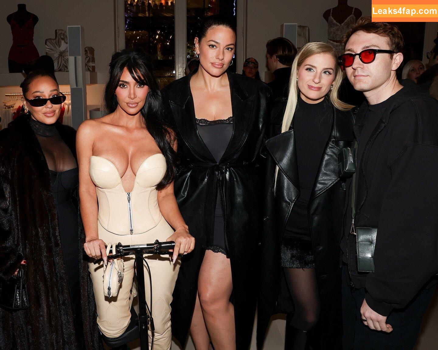 Kim Kardashian / KimKardashian / kimkadarshian leaked photo photo #4020