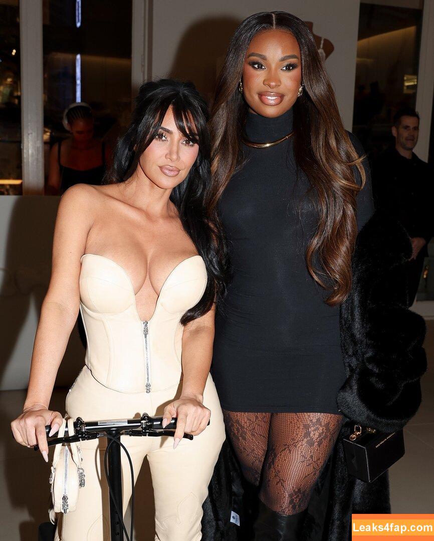 Kim Kardashian / KimKardashian / kimkadarshian leaked photo photo #4023