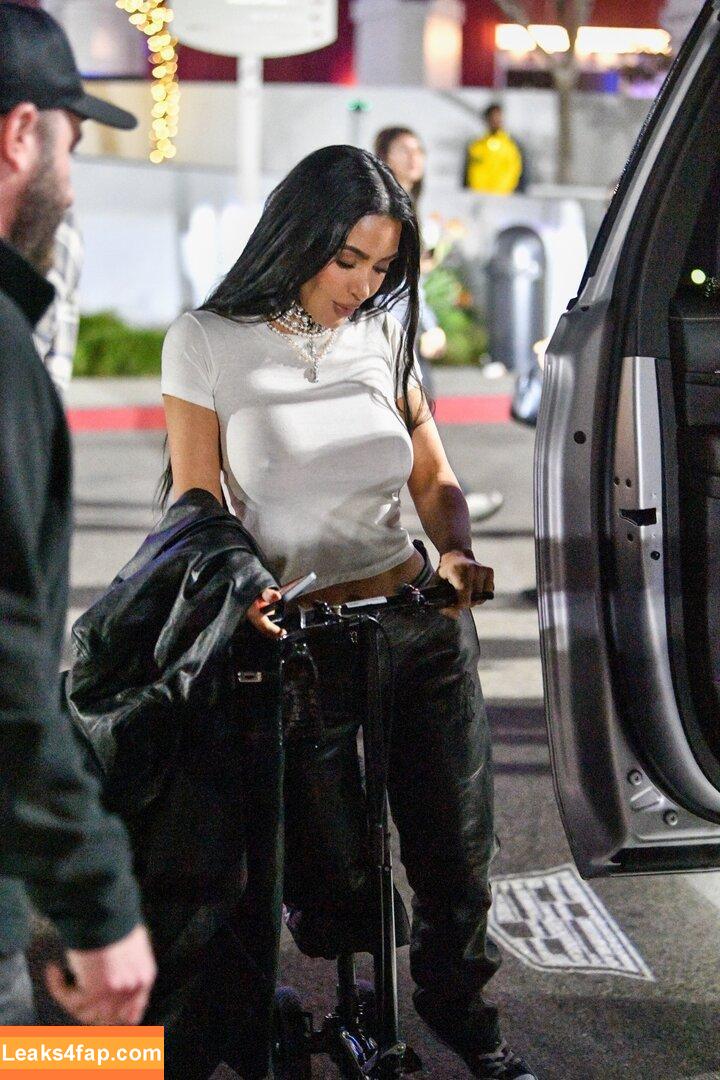 Kim Kardashian / KimKardashian / kimkadarshian leaked photo photo #4056