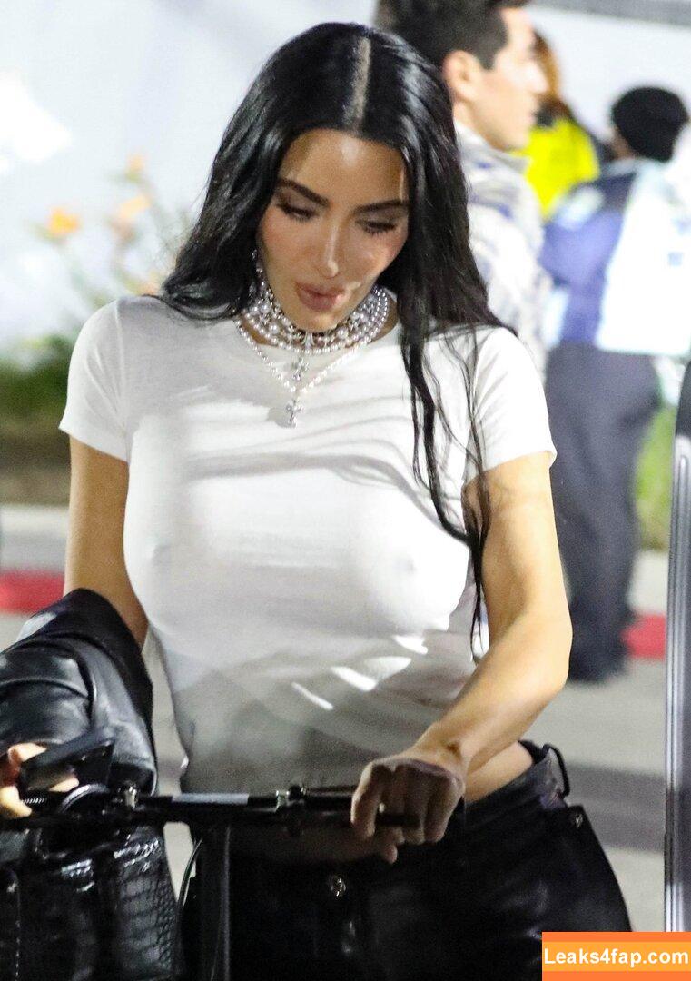 Kim Kardashian / KimKardashian / kimkadarshian leaked photo photo #4065