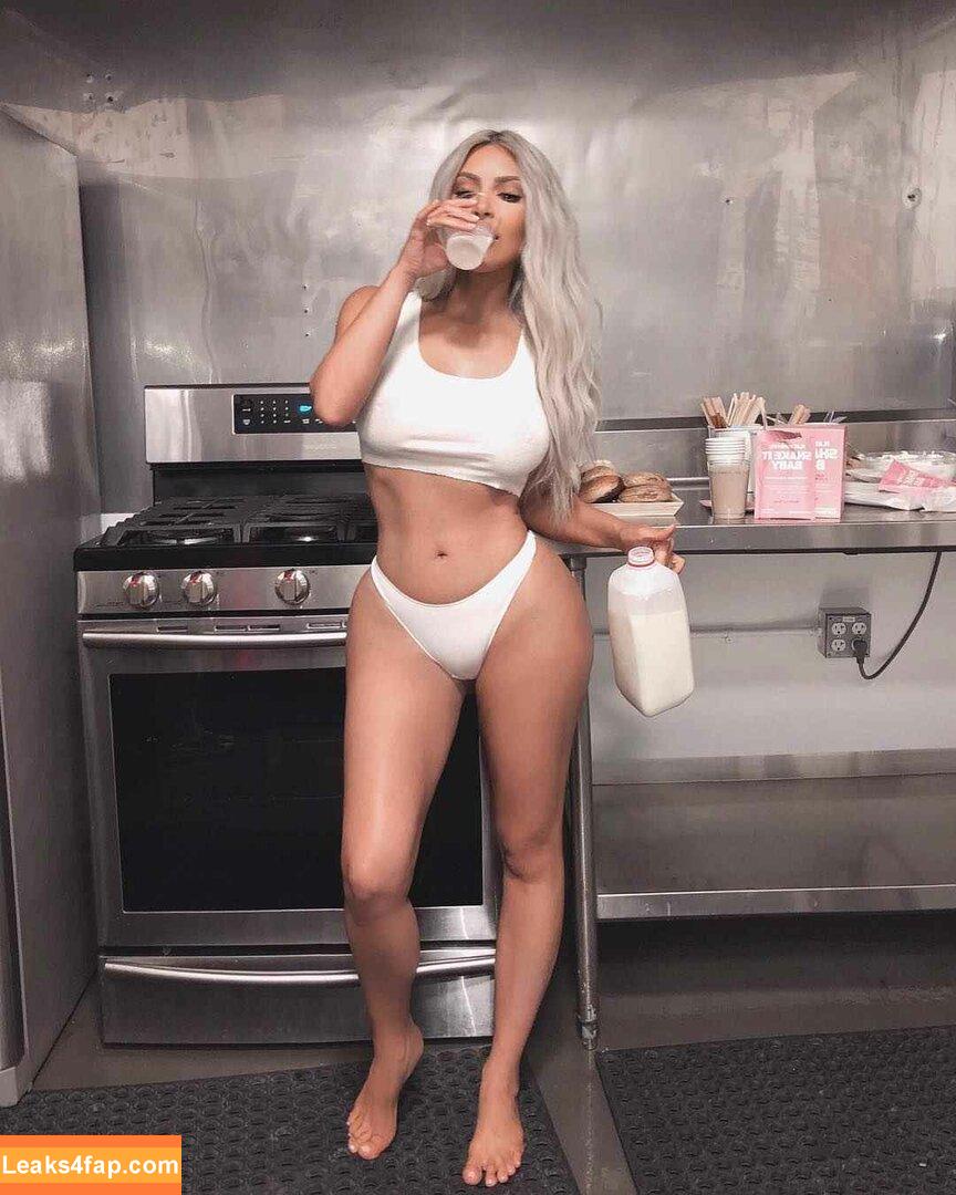Kim Kardashian / KimKardashian / kimkadarshian leaked photo photo #4119