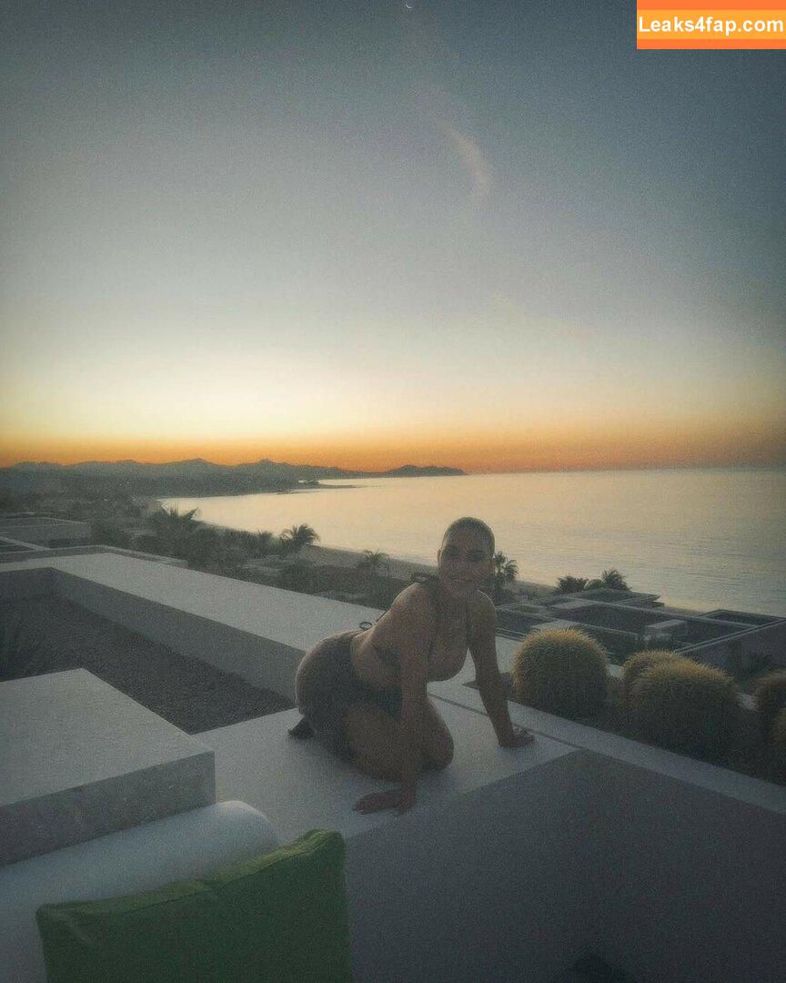 Kim Kardashian / KimKardashian / kimkadarshian leaked photo photo #4192
