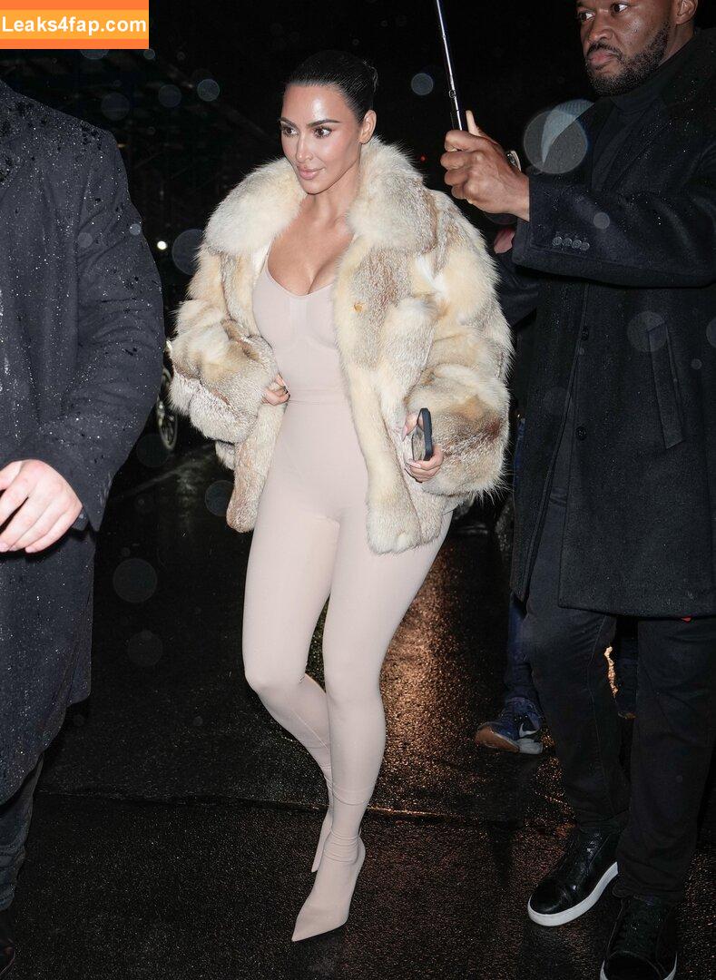 Kim Kardashian / KimKardashian / kimkadarshian leaked photo photo #4338