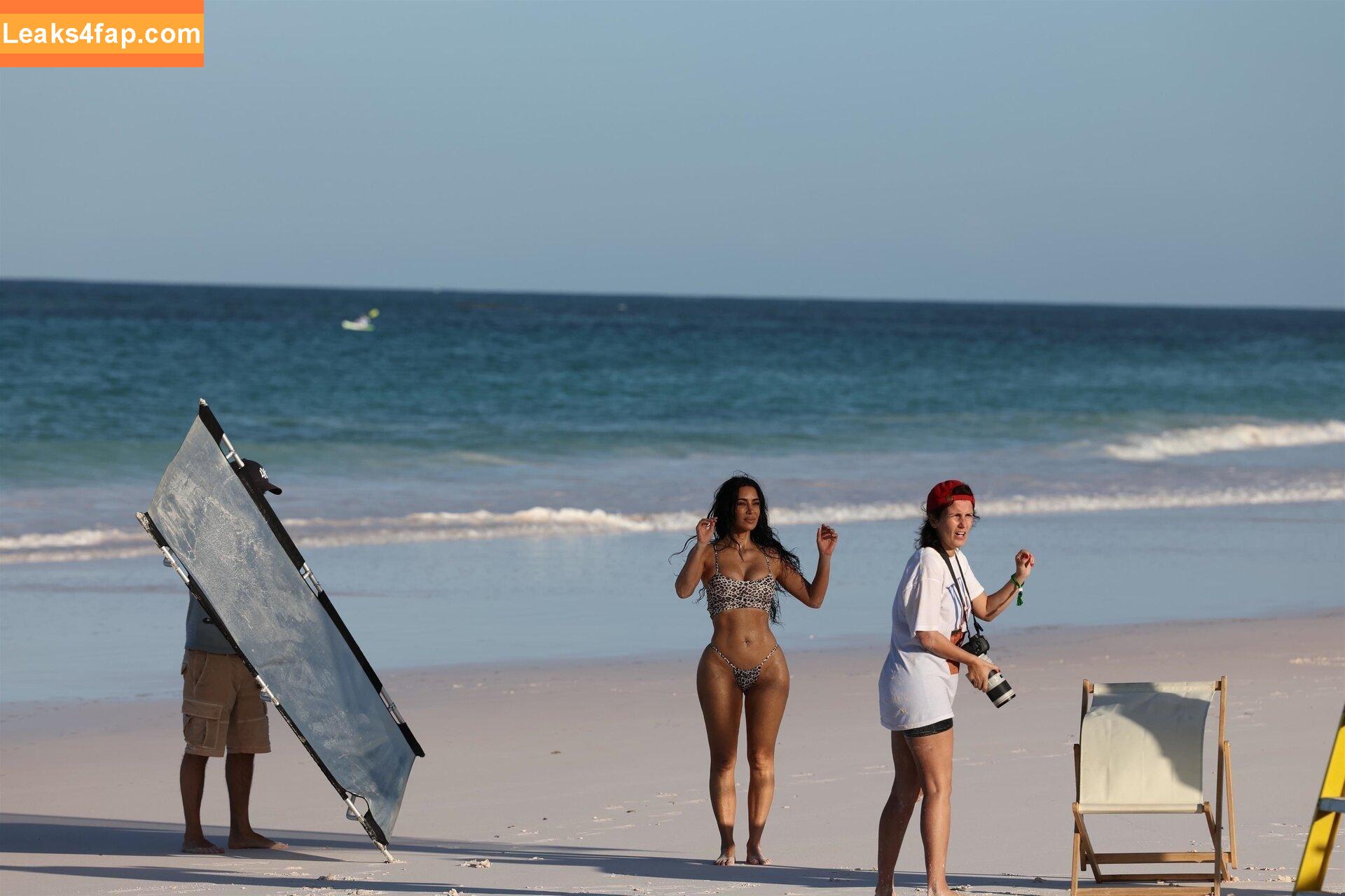Kim Kardashian / KimKardashian / kimkadarshian leaked photo photo #4348