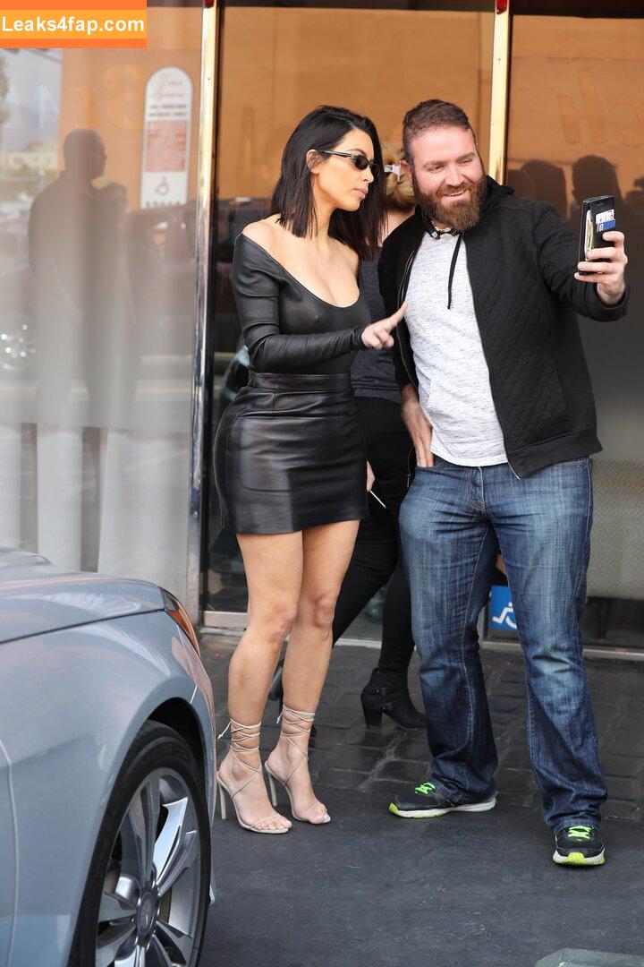 Kim Kardashian / KimKardashian / kimkadarshian leaked photo photo #4376