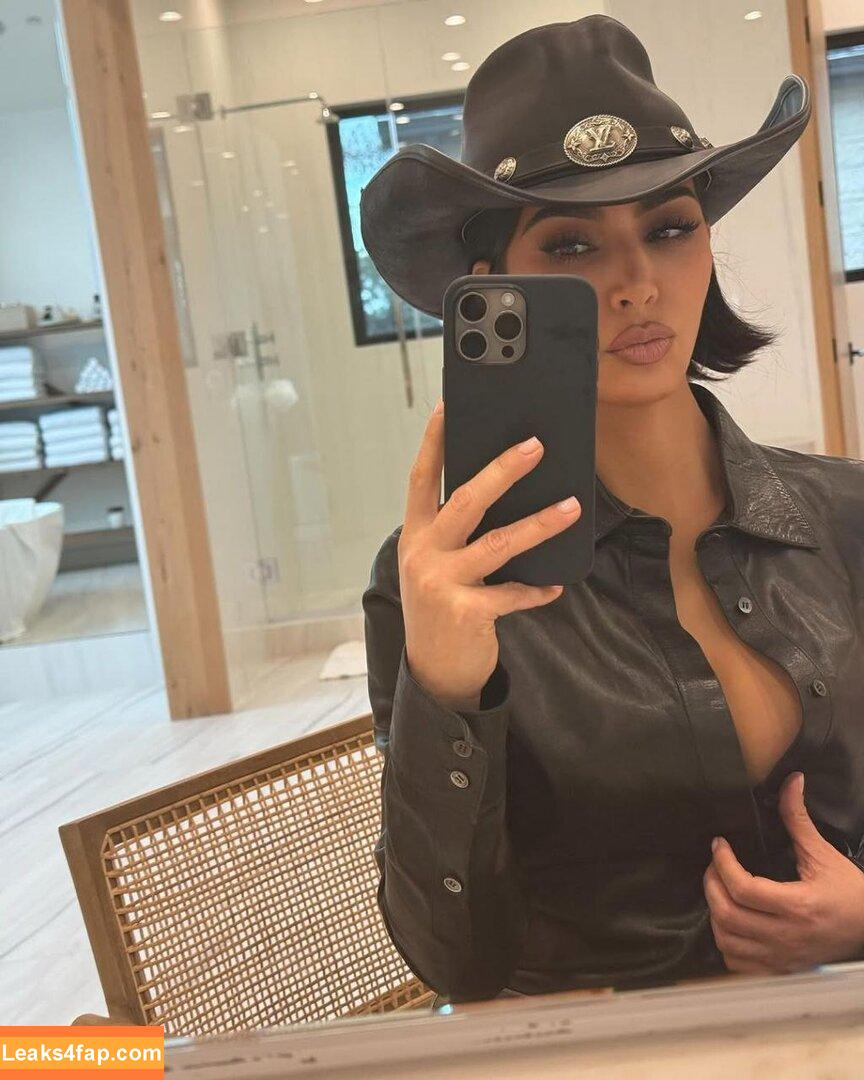 Kim Kardashian / KimKardashian / kimkadarshian leaked photo photo #4390