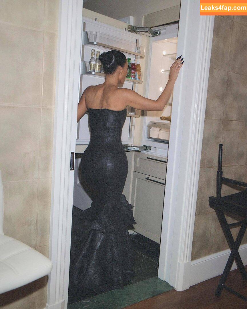 Kim Kardashian / KimKardashian / kimkadarshian leaked photo photo #4467