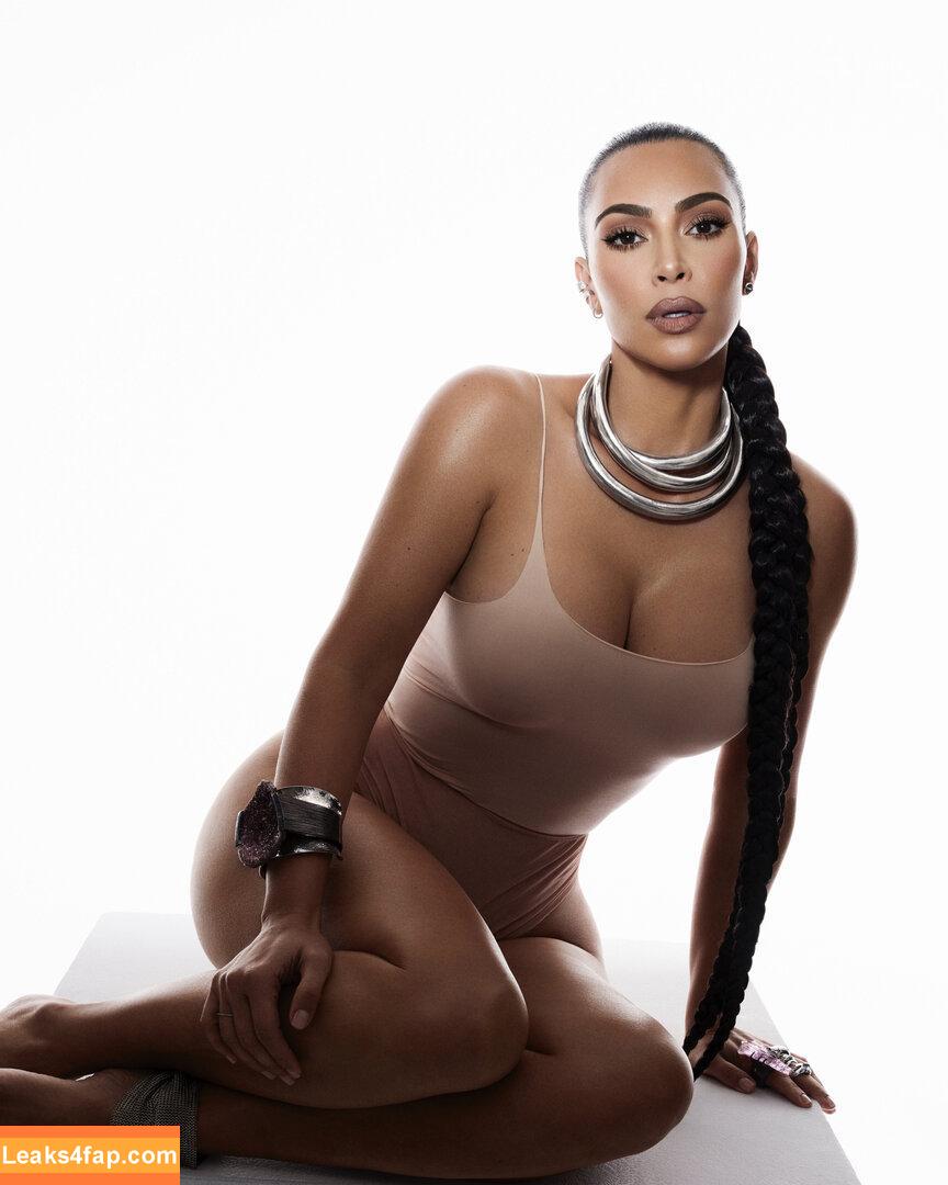 Kim Kardashian / KimKardashian / kimkadarshian слитое фото фото #4471