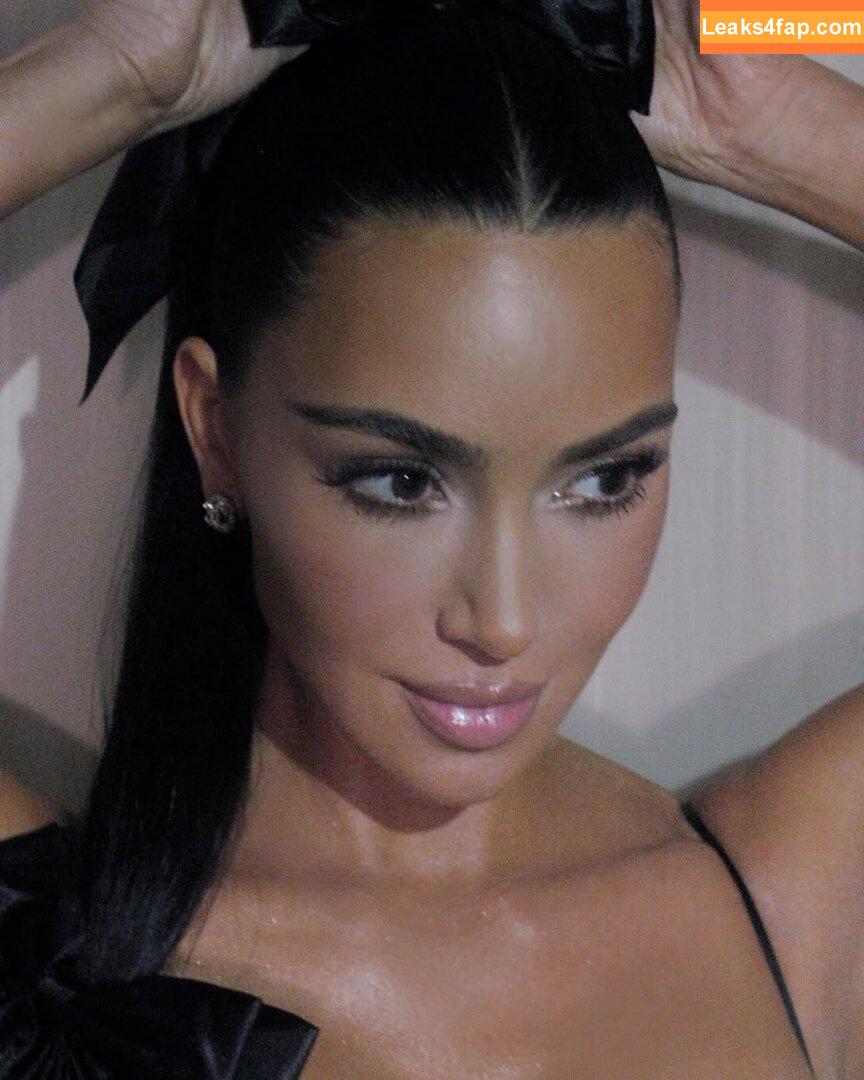 Kim Kardashian / KimKardashian / kimkadarshian leaked photo photo #4512