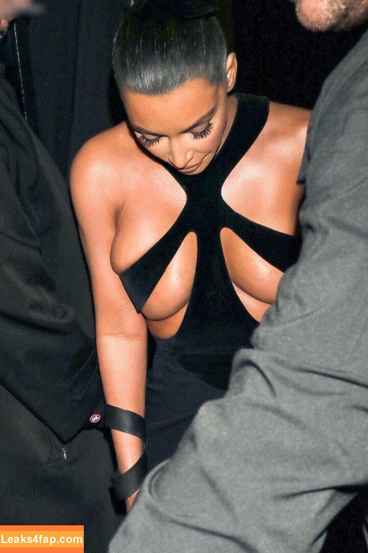 Kim Kardashian / KimKardashian / kimkadarshian leaked photo photo #4679