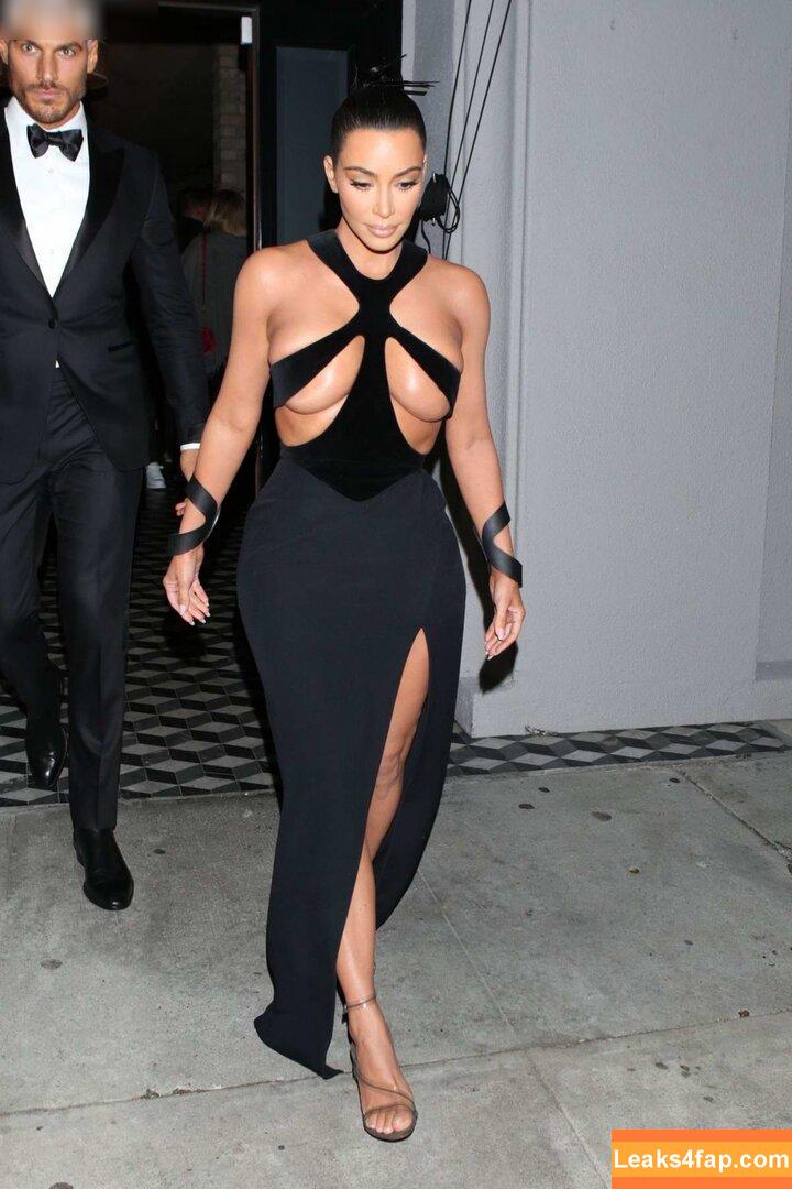 Kim Kardashian / KimKardashian / kimkadarshian leaked photo photo #4684