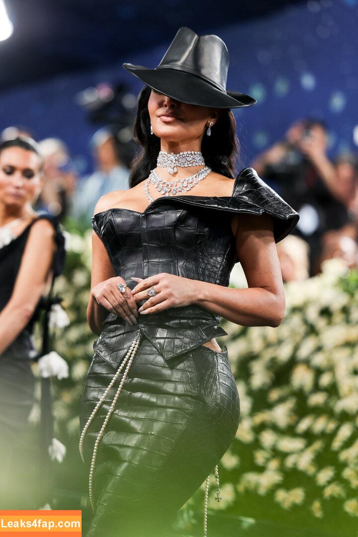 Kim Kardashian / KimKardashian / kimkadarshian leaked photo photo #4695