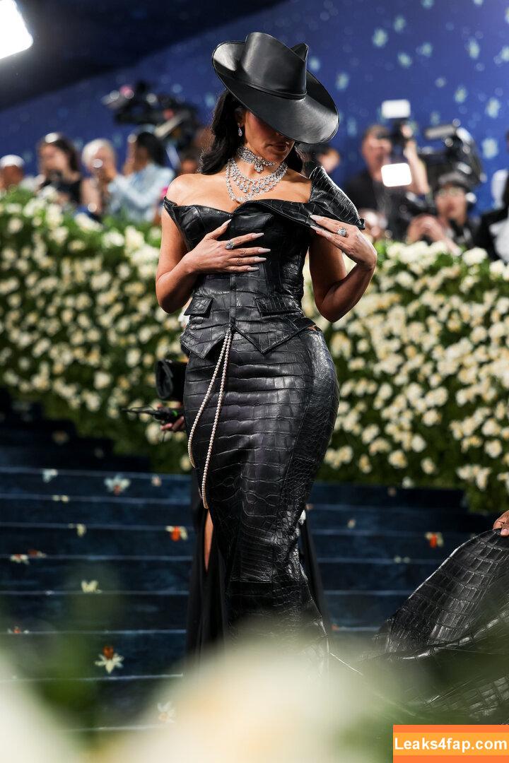 Kim Kardashian / KimKardashian / kimkadarshian leaked photo photo #4699