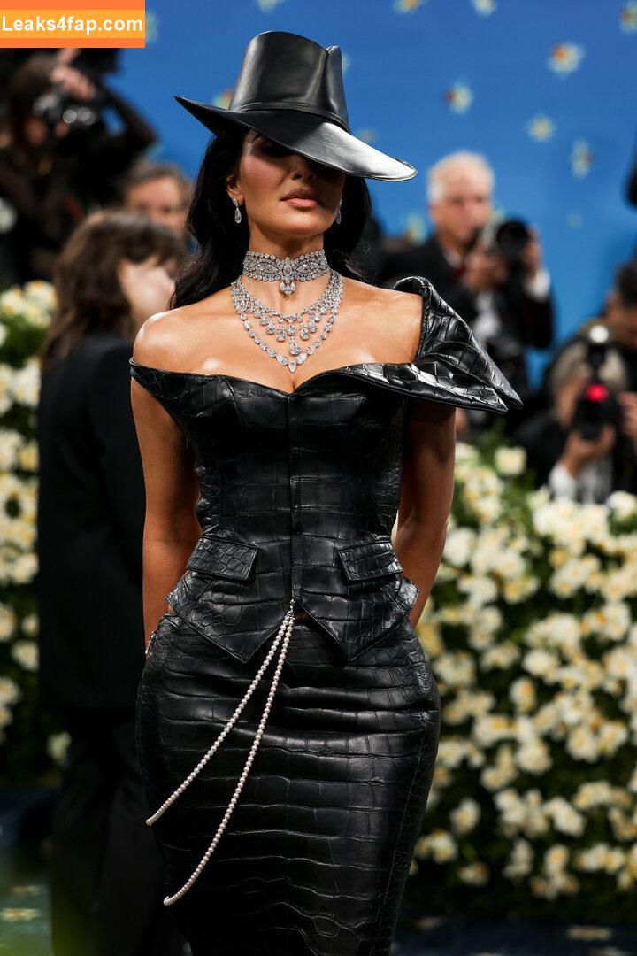 Kim Kardashian / KimKardashian / kimkadarshian leaked photo photo #4708