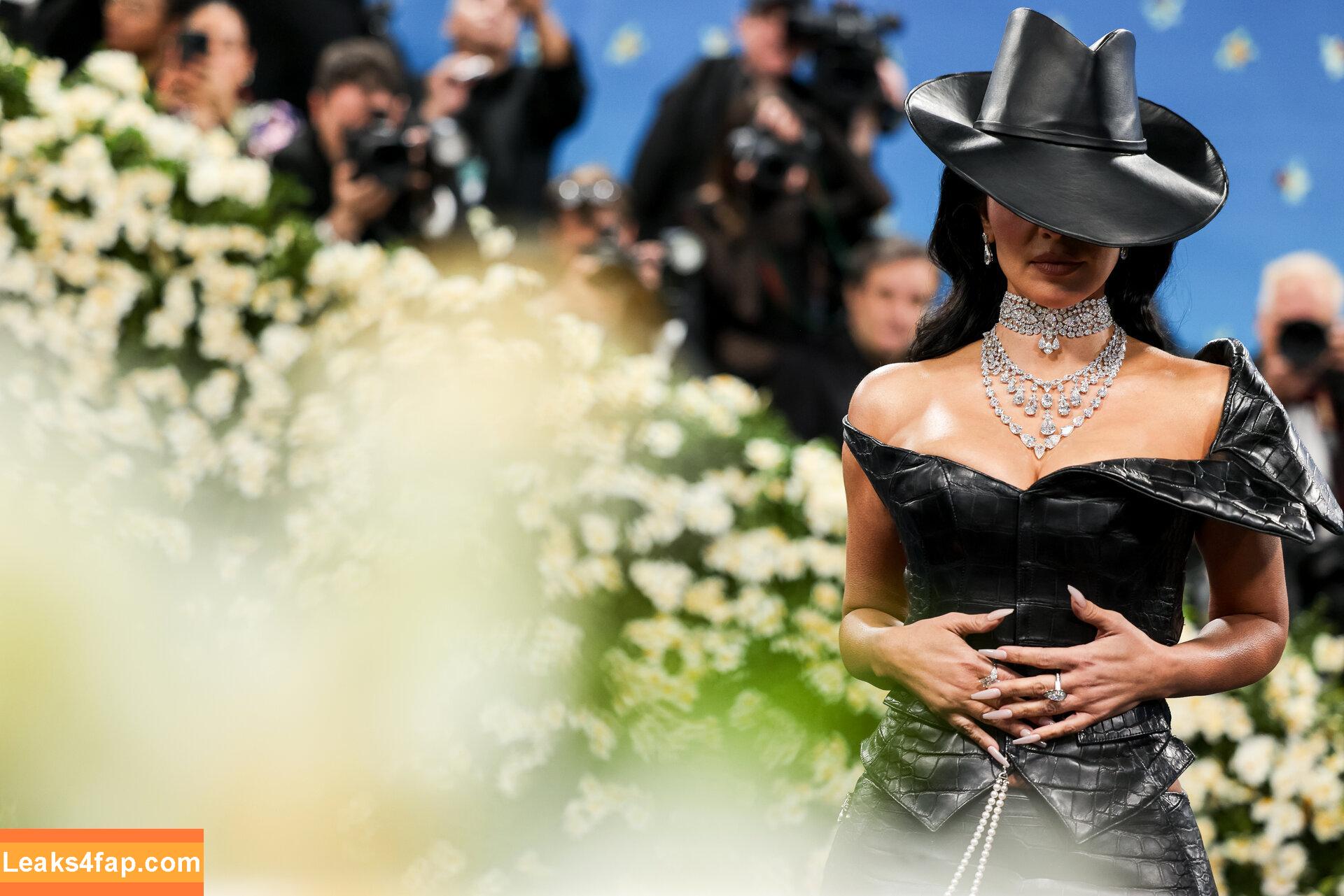 Kim Kardashian / KimKardashian / kimkadarshian leaked photo photo #4710
