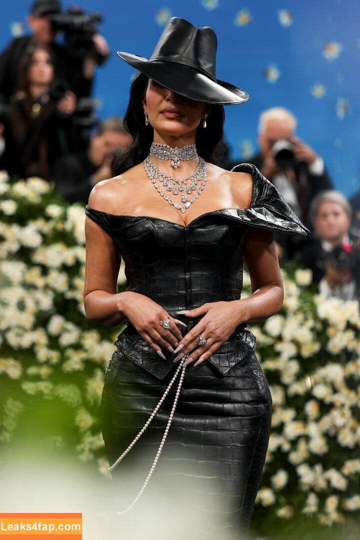 Kim Kardashian / KimKardashian / kimkadarshian leaked photo photo #4713