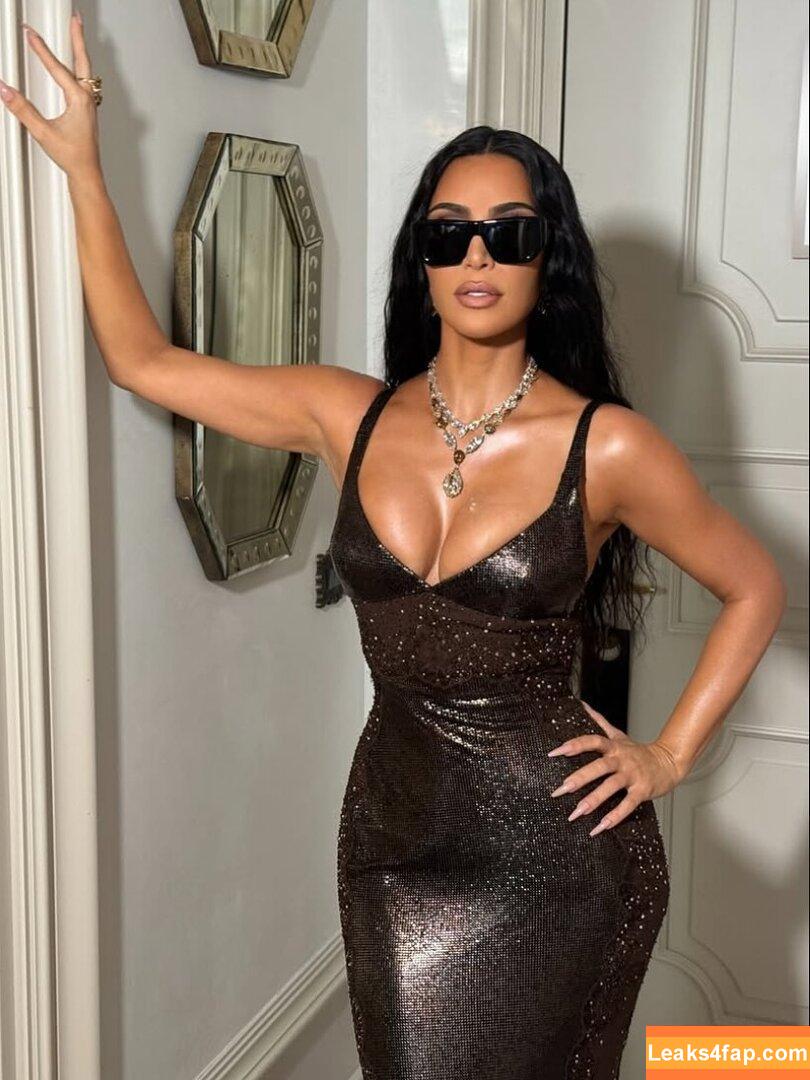 Kim Kardashian / KimKardashian / kimkadarshian leaked photo photo #4727