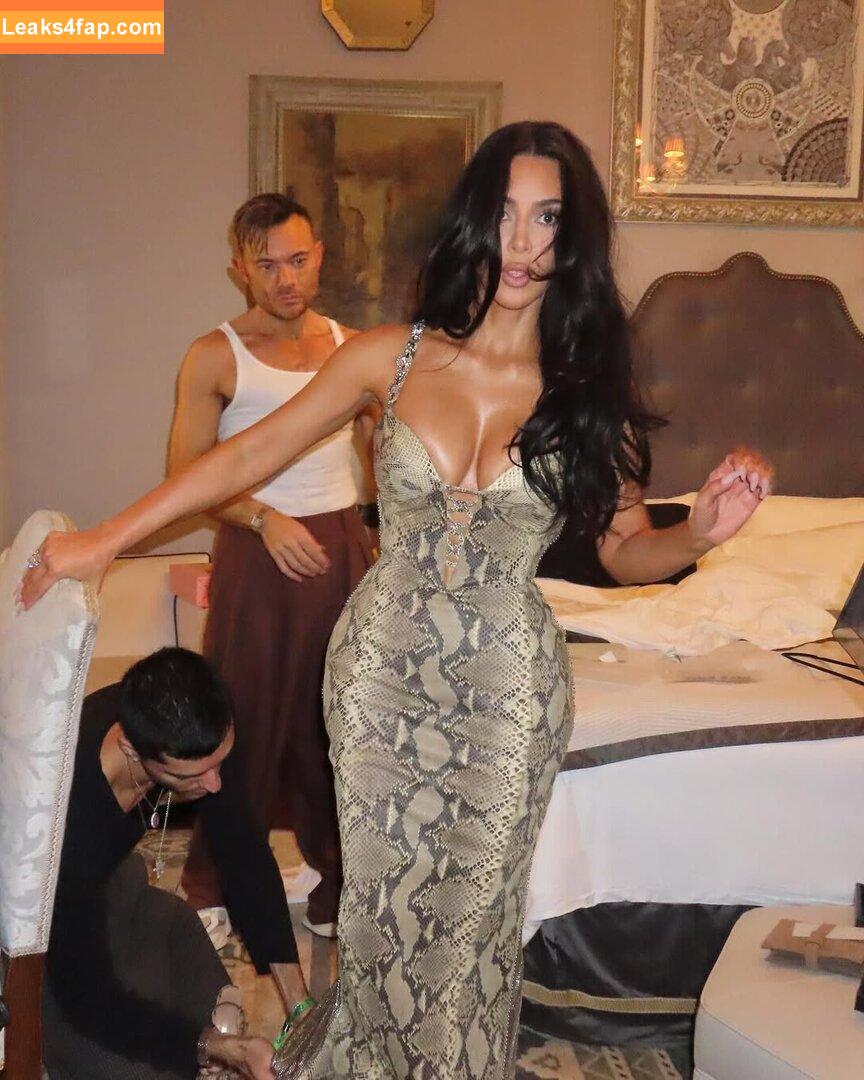 Kim Kardashian / KimKardashian / kimkadarshian leaked photo photo #4753
