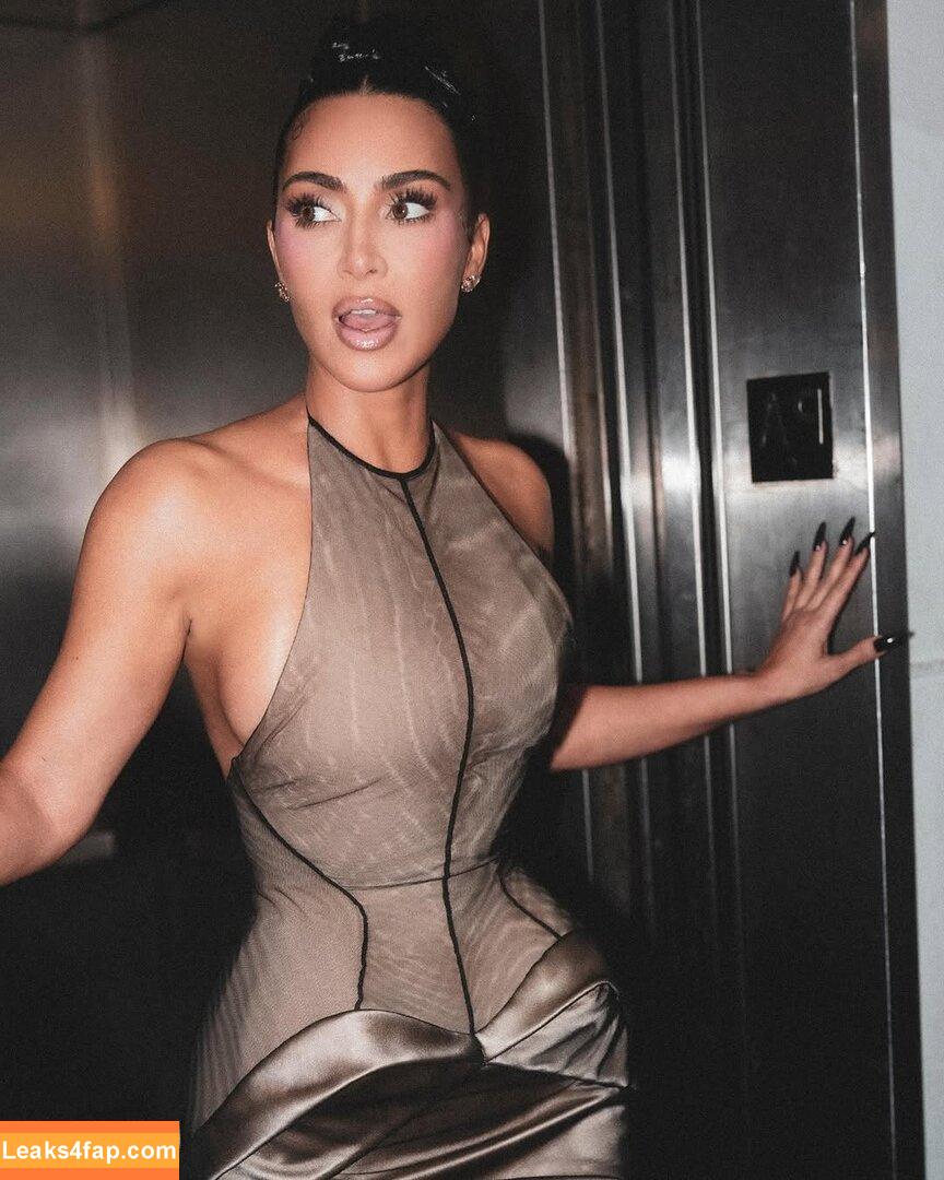 Kim Kardashian / KimKardashian / kimkadarshian leaked photo photo #4845