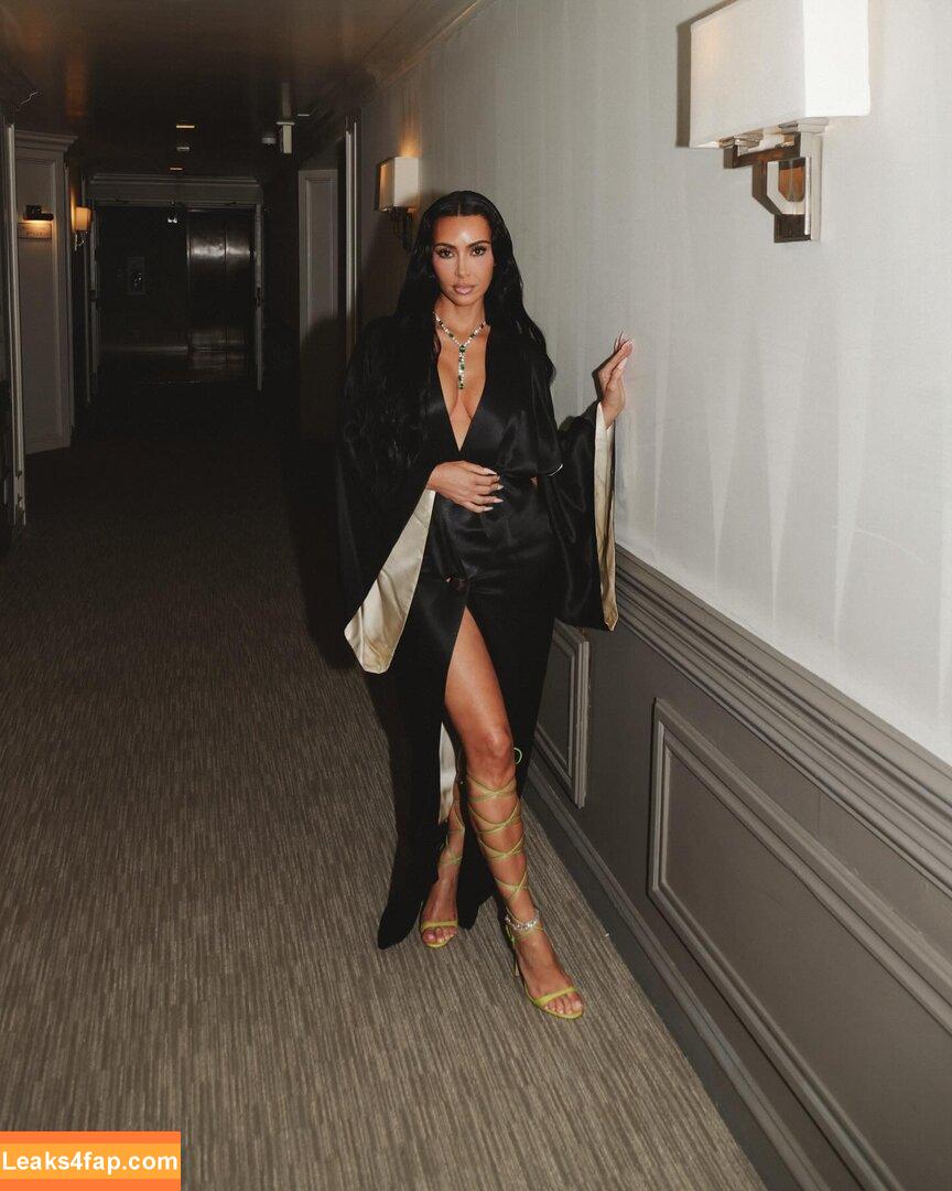 Kim Kardashian / KimKardashian / kimkadarshian leaked photo photo #4896