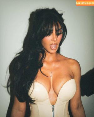 Kim Kardashian photo #4001