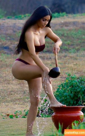 Kim Kardashian photo #4036