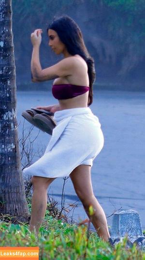 Kim Kardashian photo #4039