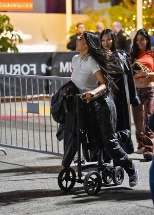 Kim Kardashian photo #4043