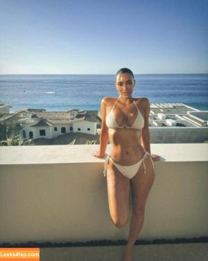 Kim Kardashian photo #4196