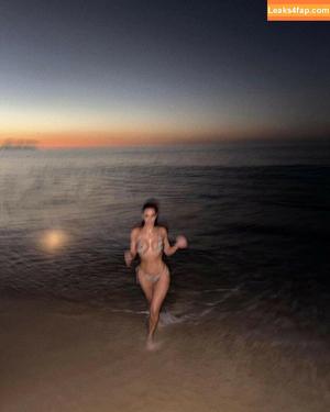 Kim Kardashian photo #4202