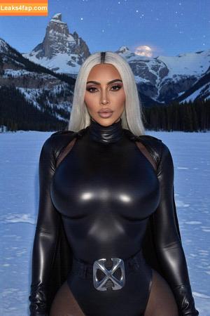 Kim Kardashian photo #4218