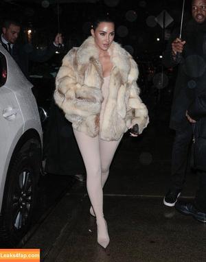 Kim Kardashian photo #4330