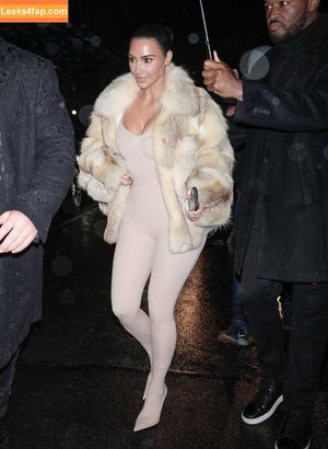 Kim Kardashian photo #4338