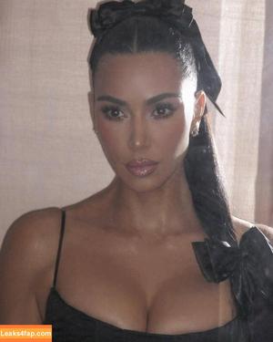 Kim Kardashian photo #4518