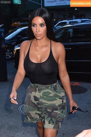 Kim Kardashian photo #4530