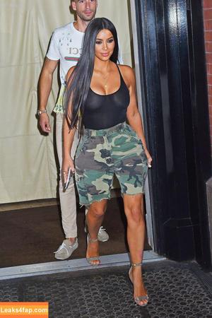 Kim Kardashian photo #4541