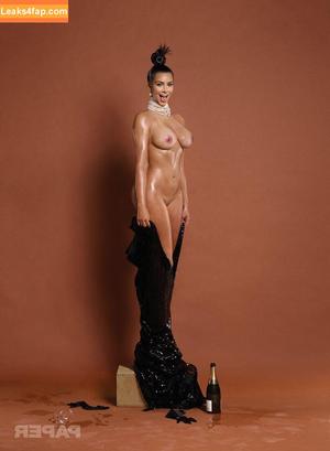 Kim Kardashian photo #4590