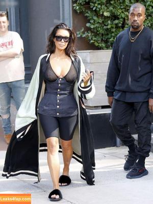 Kim Kardashian photo #4638