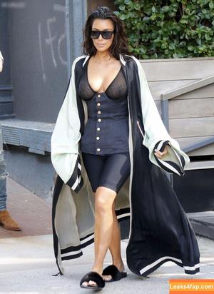 Kim Kardashian photo #4639